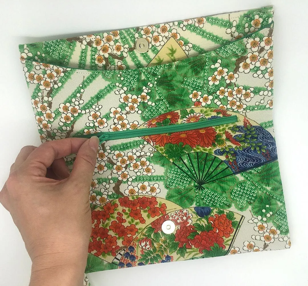 Kuukou Folding Wristlet Clutch 4956E