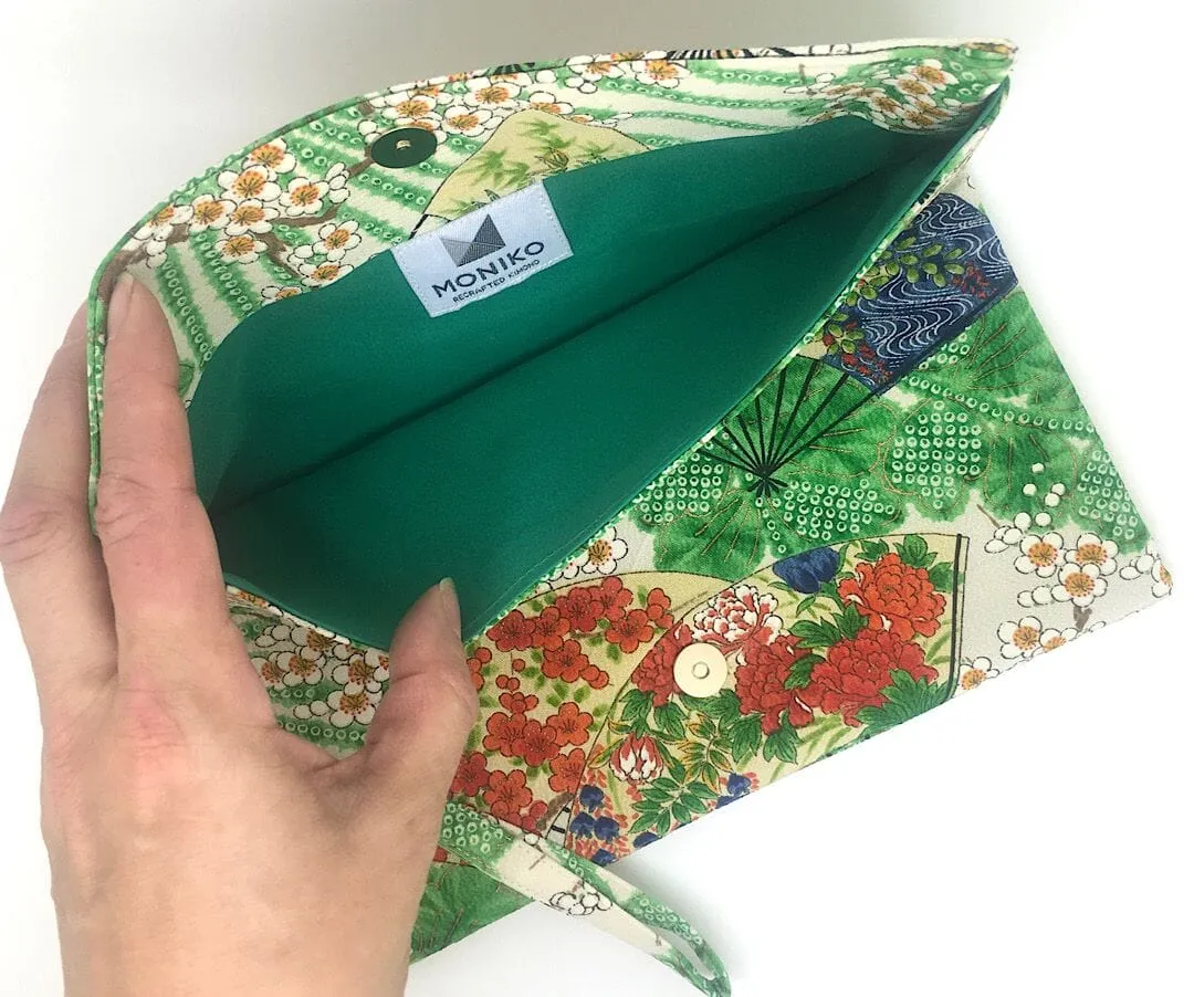 Kuukou Folding Wristlet Clutch 4956E