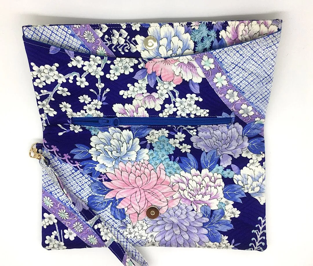 Kuukou Folding Wristlet Clutch 5156D