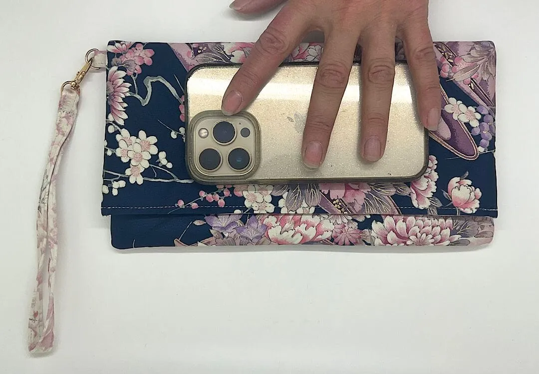 Kuukou Folding Wristlet Clutch 5231H