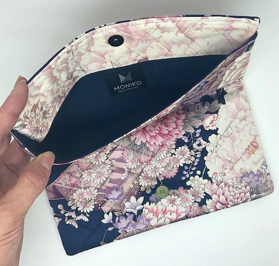 Kuukou Folding Wristlet Clutch 5231H