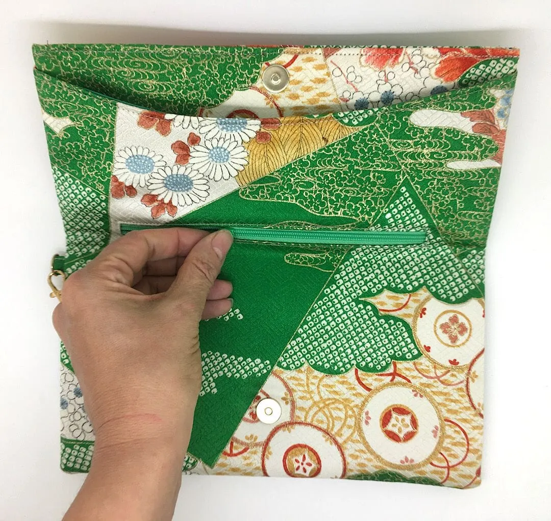 Kuukou Folding Wristlet Clutch 5266D