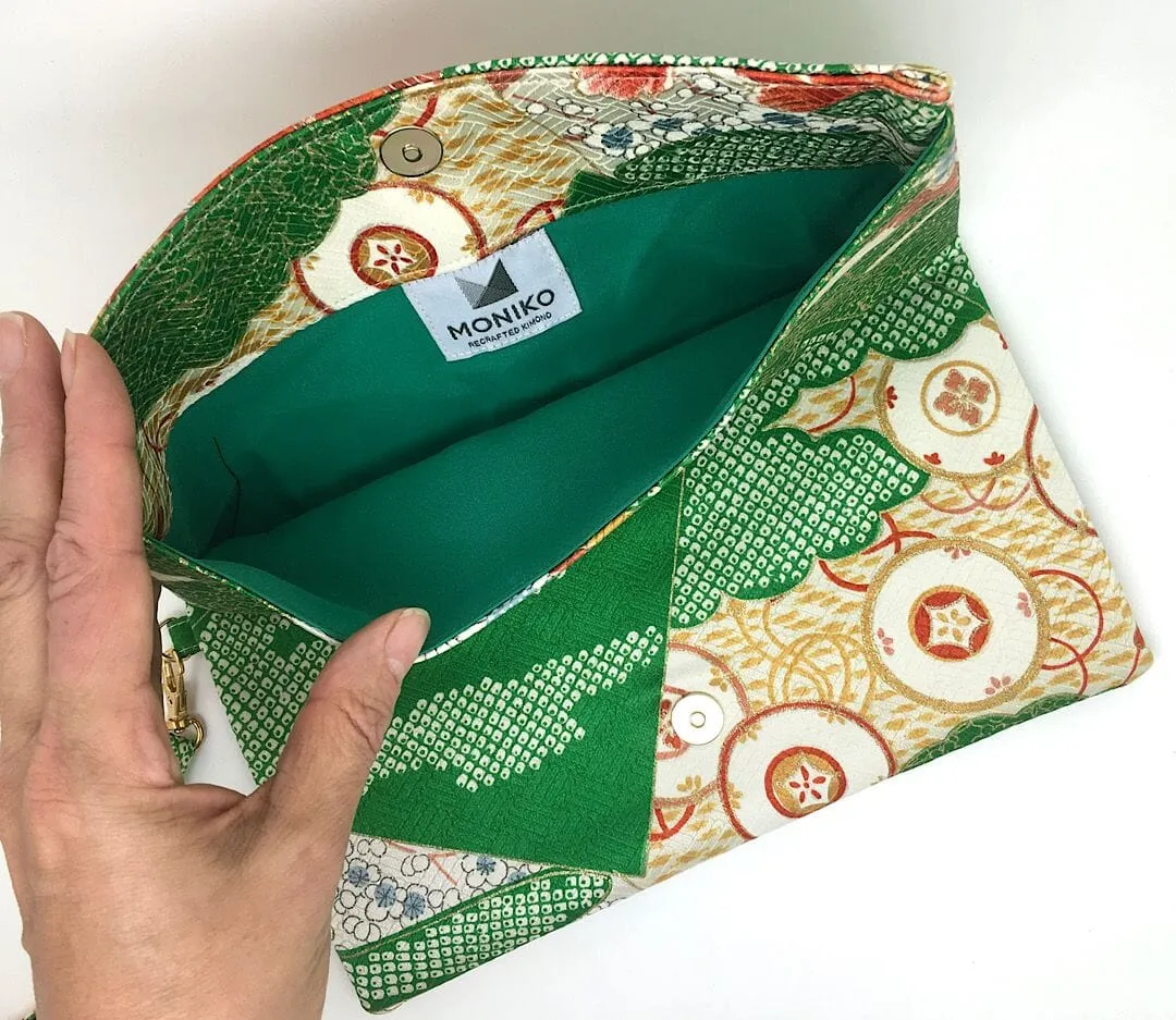 Kuukou Folding Wristlet Clutch 5266D