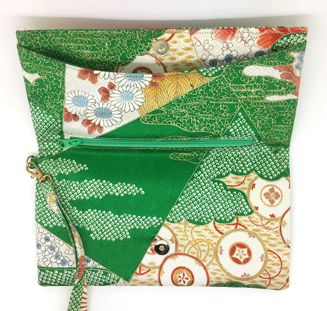 Kuukou Folding Wristlet Clutch 5266D
