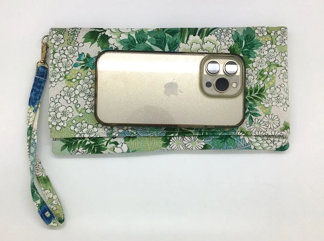 Kuukou Folding Wristlet Clutch 5270G
