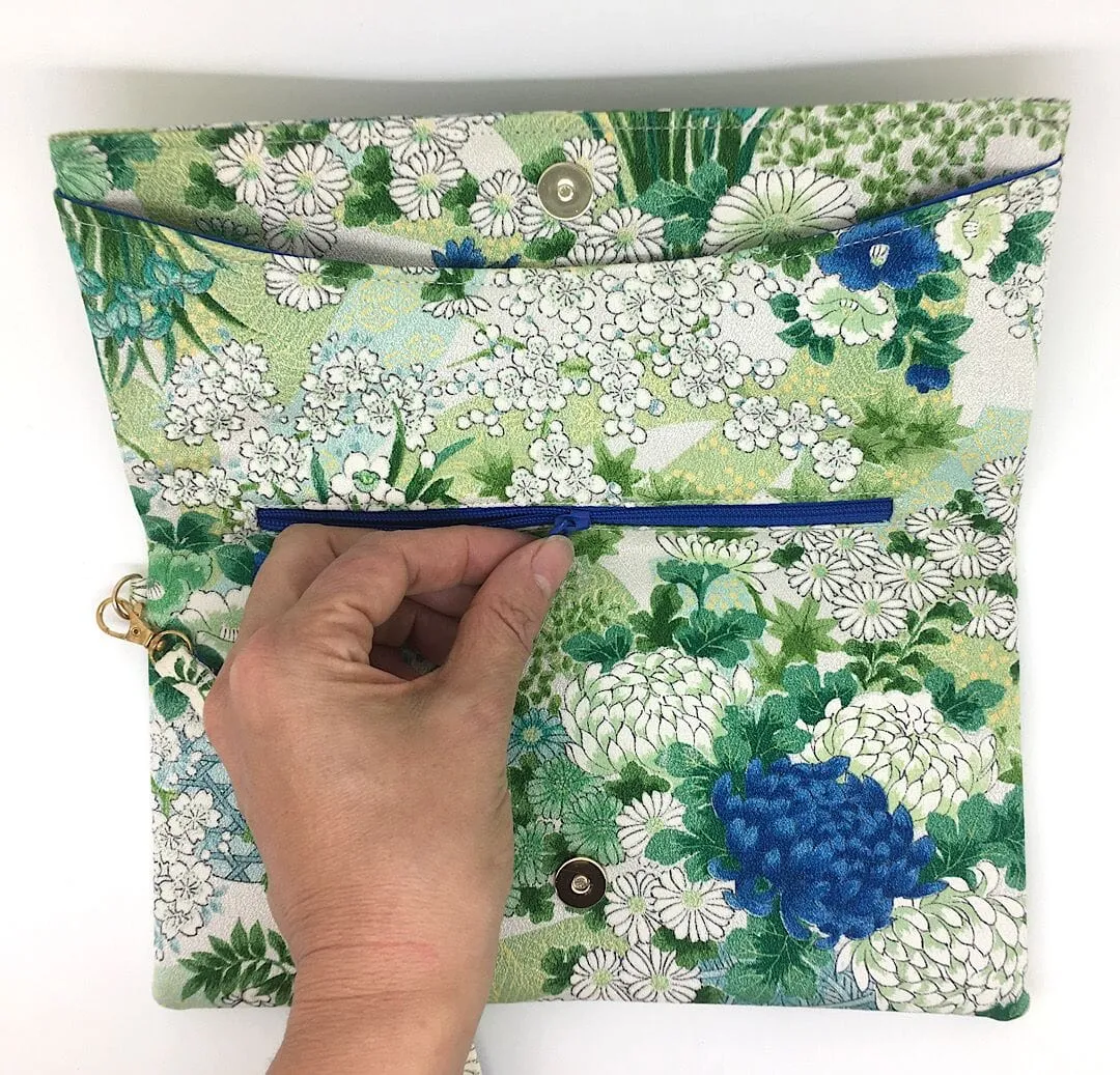 Kuukou Folding Wristlet Clutch 5270G