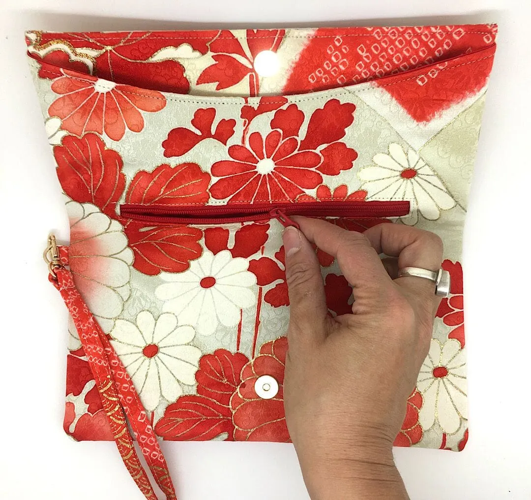 Kuukou Folding Wristlet Clutch 5388F