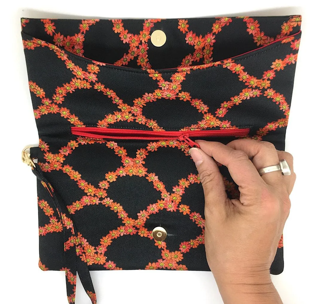 Kuukou Folding Wristlet Clutch 5456P