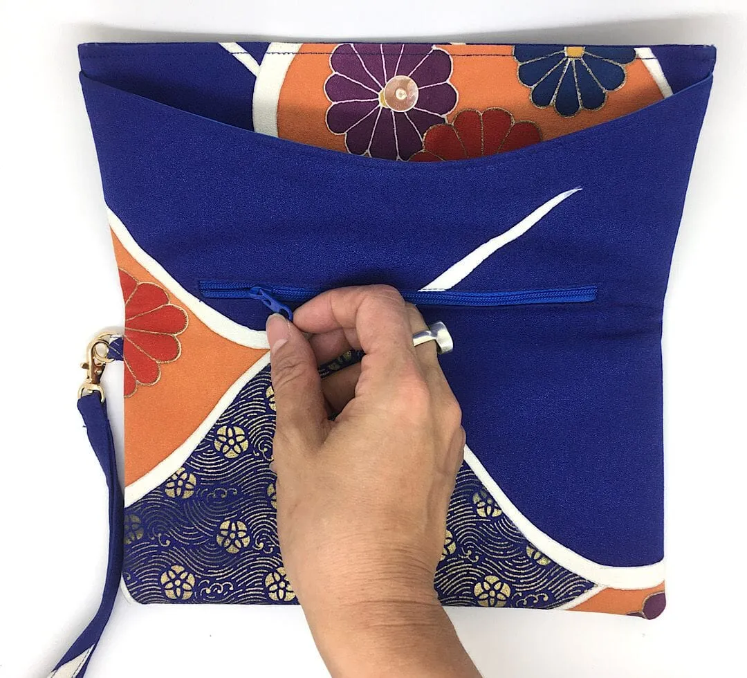 Kuukou Folding Wristlet Clutch 5508C