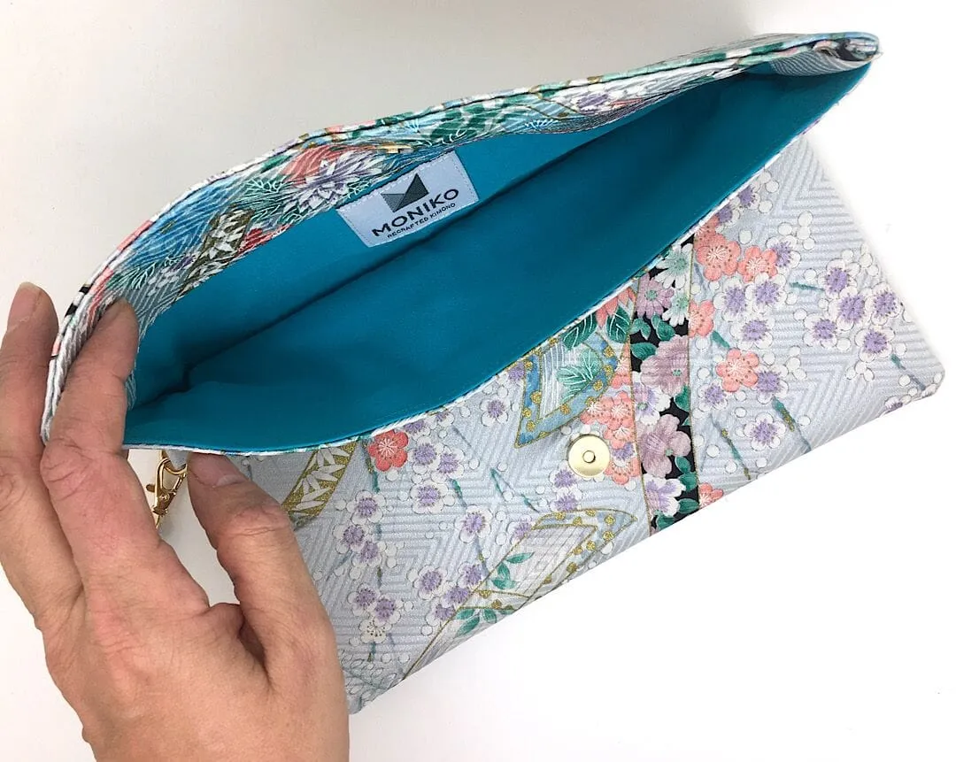 Kuukou Folding Wristlet Clutch 5536B