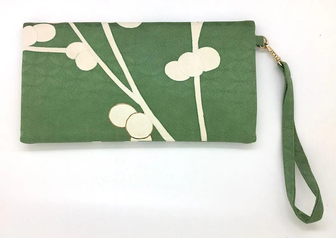 Kuukou Folding Wristlet Clutch 5562F