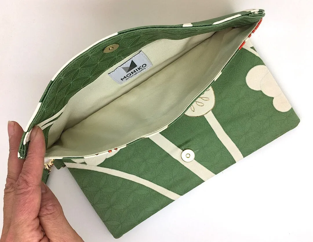 Kuukou Folding Wristlet Clutch 5562F