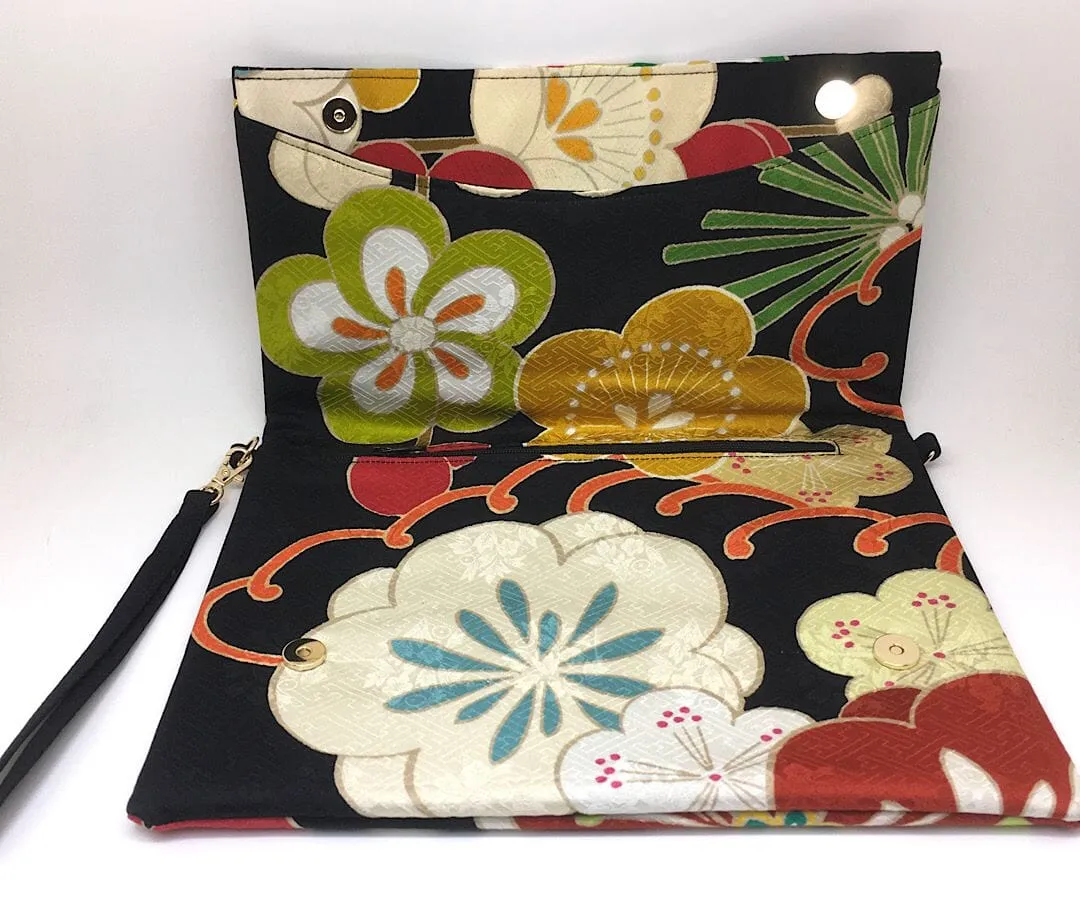 Ookii Kuukou Large Folding Wristlet Clutch 5587K