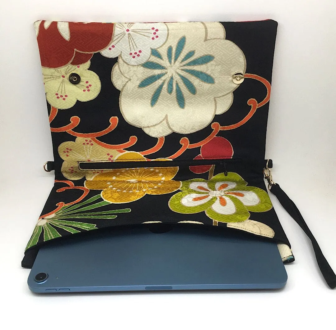 Ookii Kuukou Large Folding Wristlet Clutch 5587K