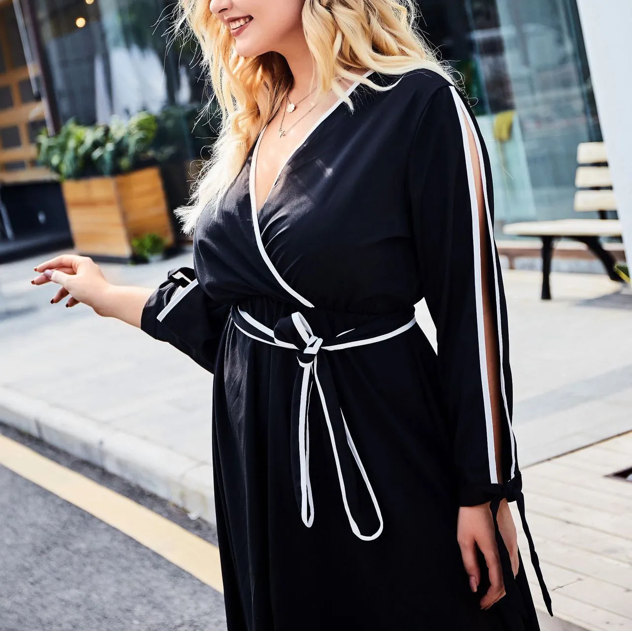 Plus Size Deep V-neck Loose Long-sleeved Lace Waist Dress