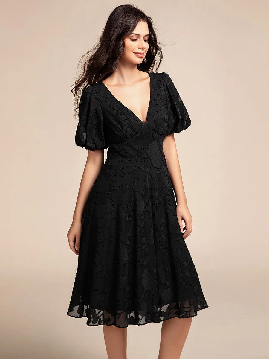 Robe d'invitée de mariage mi-longue à col en V et manches courtes