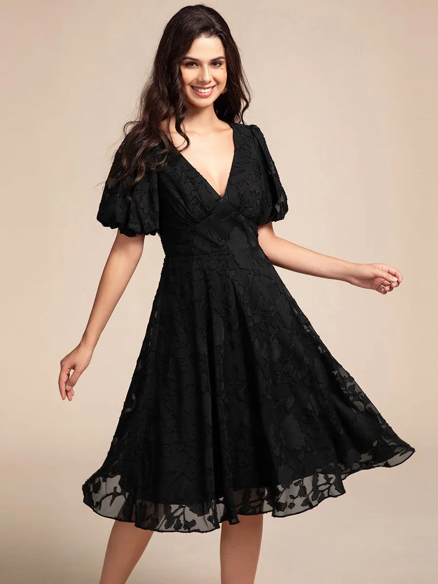 Robe d'invitée de mariage mi-longue à col en V et manches courtes