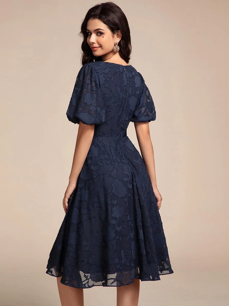Robe d'invitée de mariage mi-longue à col en V et manches courtes