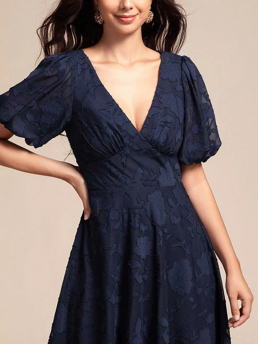 Robe d'invitée de mariage mi-longue à col en V et manches courtes