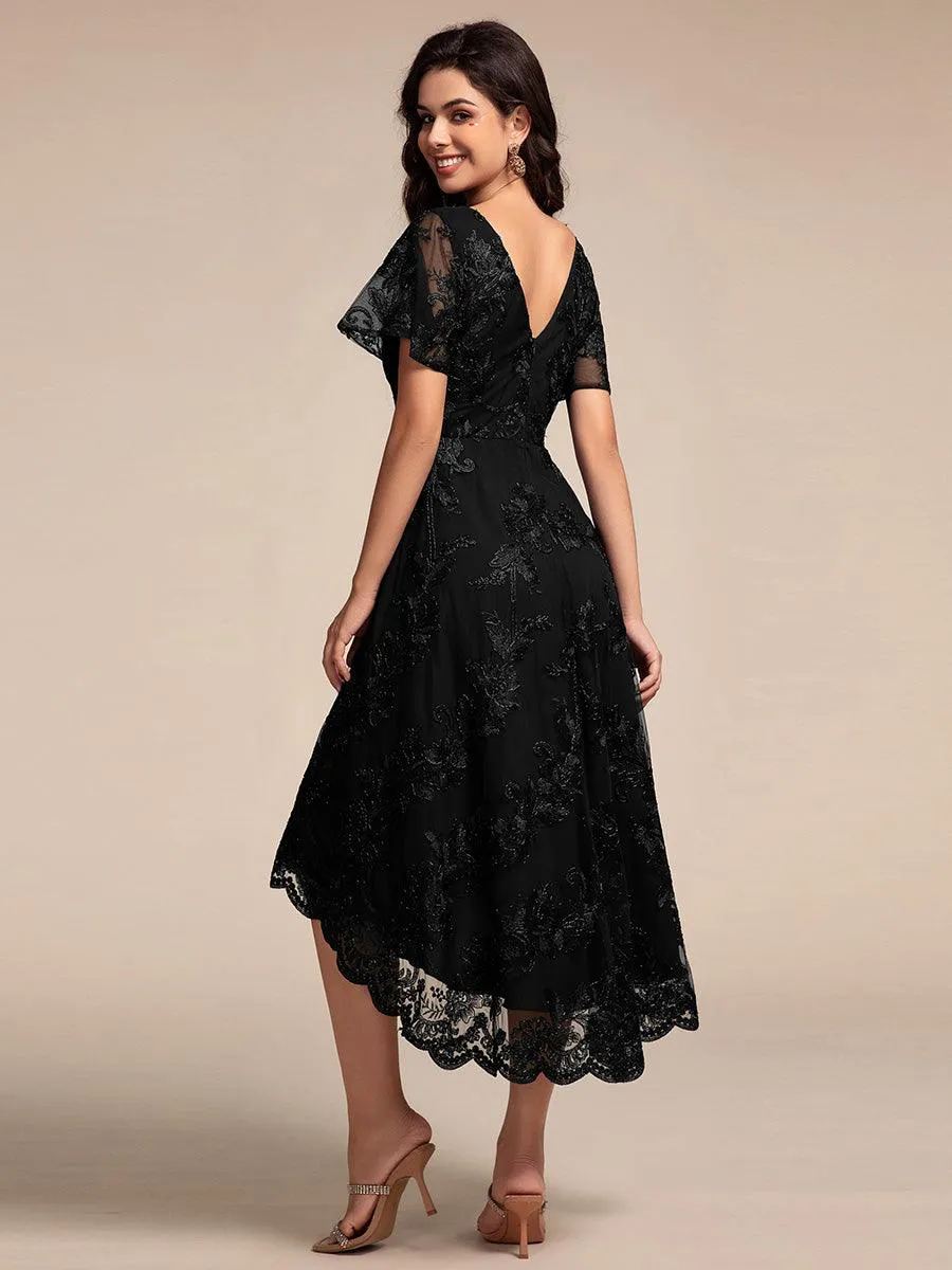 Robe d'invitée de mariage mi-longue à manches courtes et col en V double en maille brodée