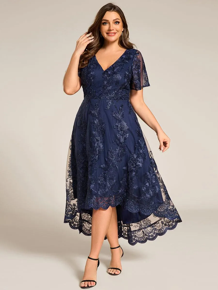 Robe d'invitée de mariage mi-longue à manches courtes et col en V double en maille brodée