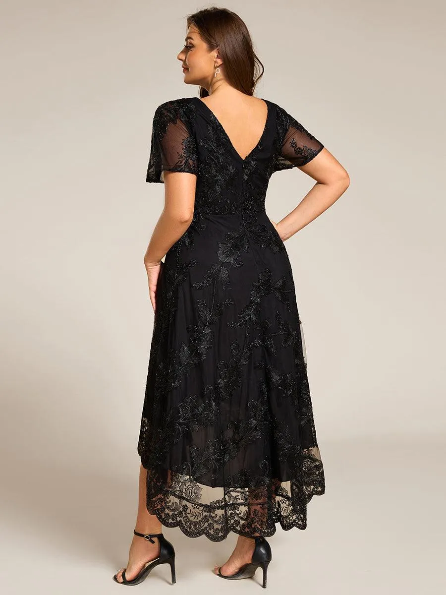 Robe d'invitée de mariage mi-longue à manches courtes et col en V double en maille brodée
