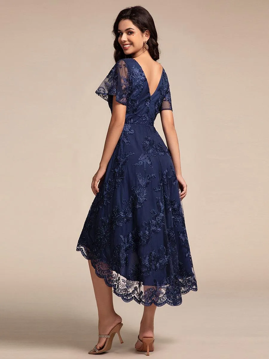 Robe d'invitée de mariage mi-longue à manches courtes et col en V double en maille brodée