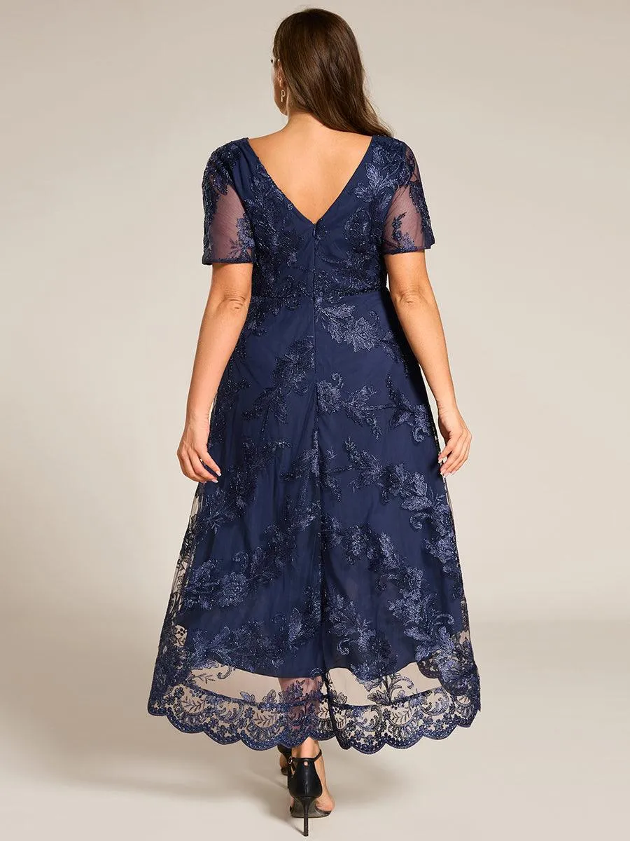 Robe d'invitée de mariage mi-longue à manches courtes et col en V double en maille brodée