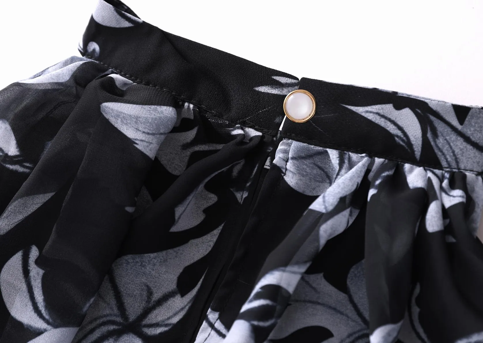 Slim-Fitting Floral Print Blouse for Women with Elegant Rose Design