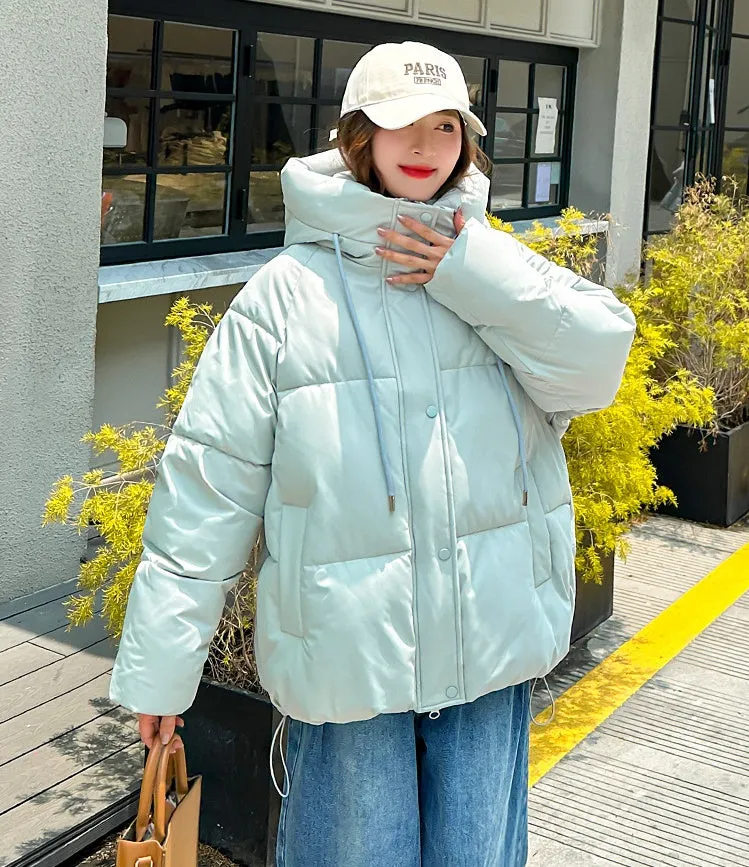 Stylish hooded puffer jacket for women with a relaxed-fit and zip-up closure