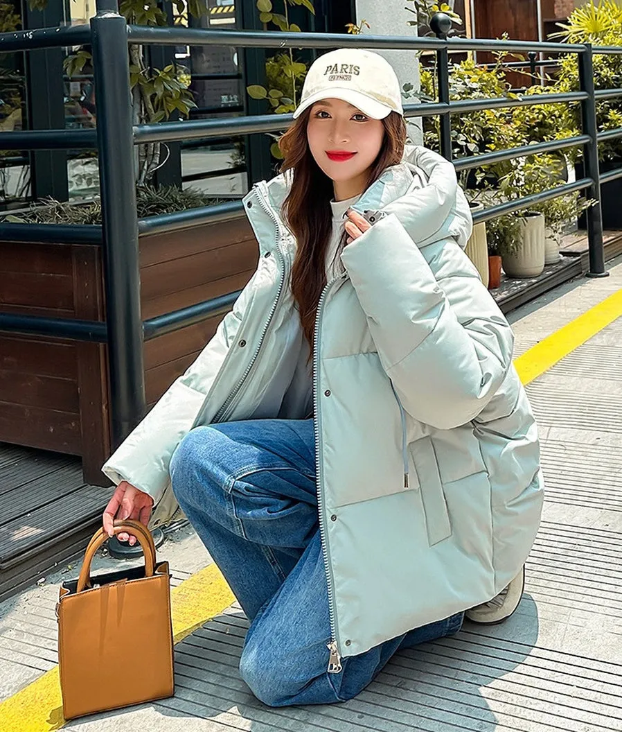 Stylish hooded puffer jacket for women with a relaxed-fit and zip-up closure