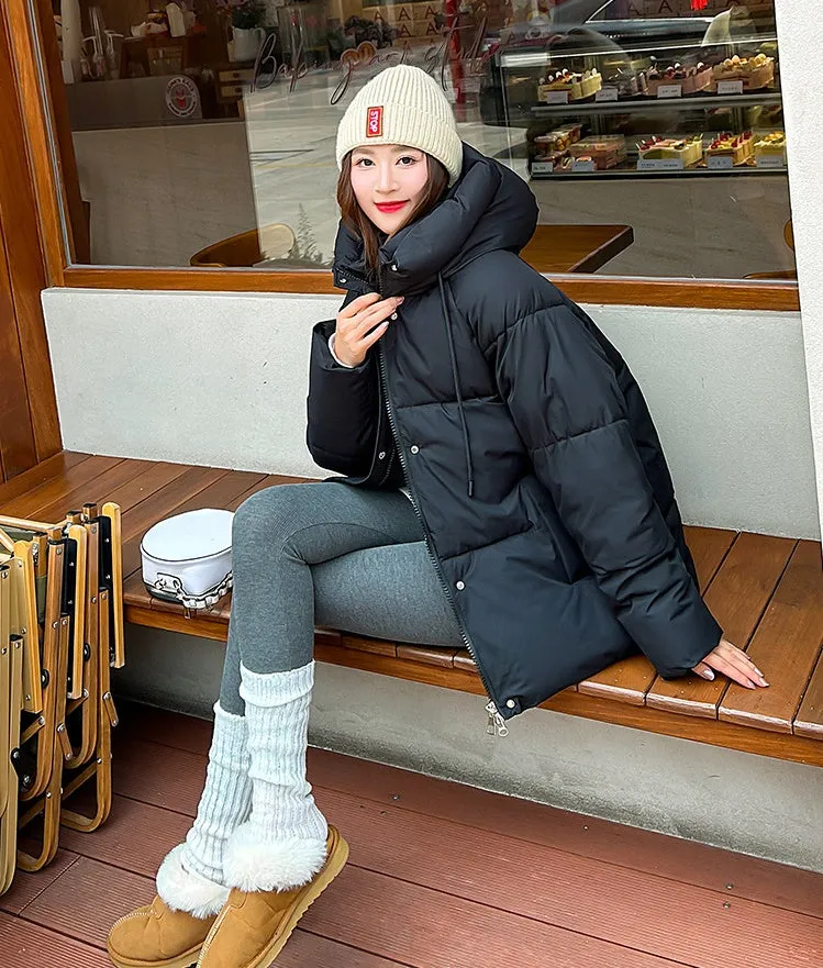 Stylish hooded puffer jacket for women with a relaxed-fit and zip-up closure