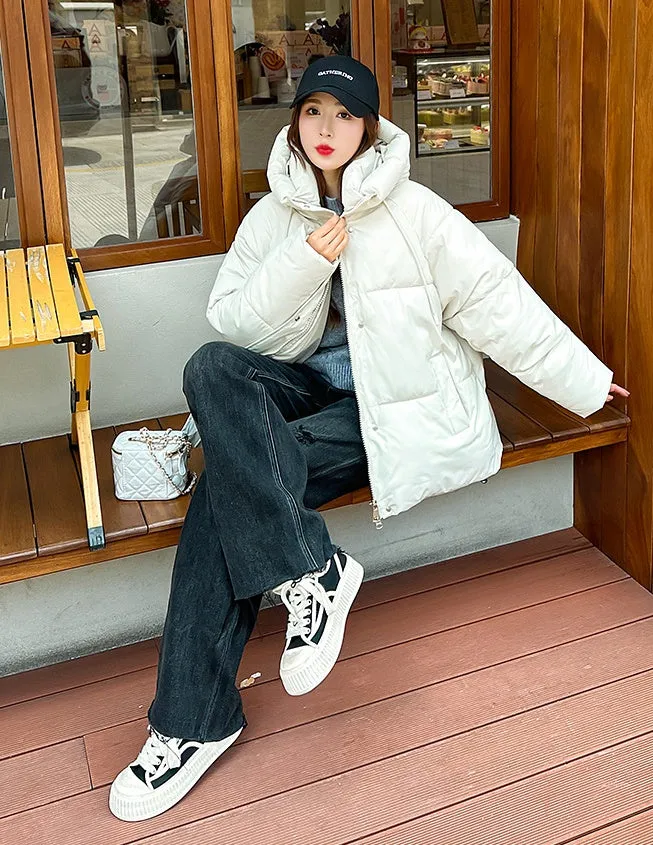 Stylish hooded puffer jacket for women with a relaxed-fit and zip-up closure