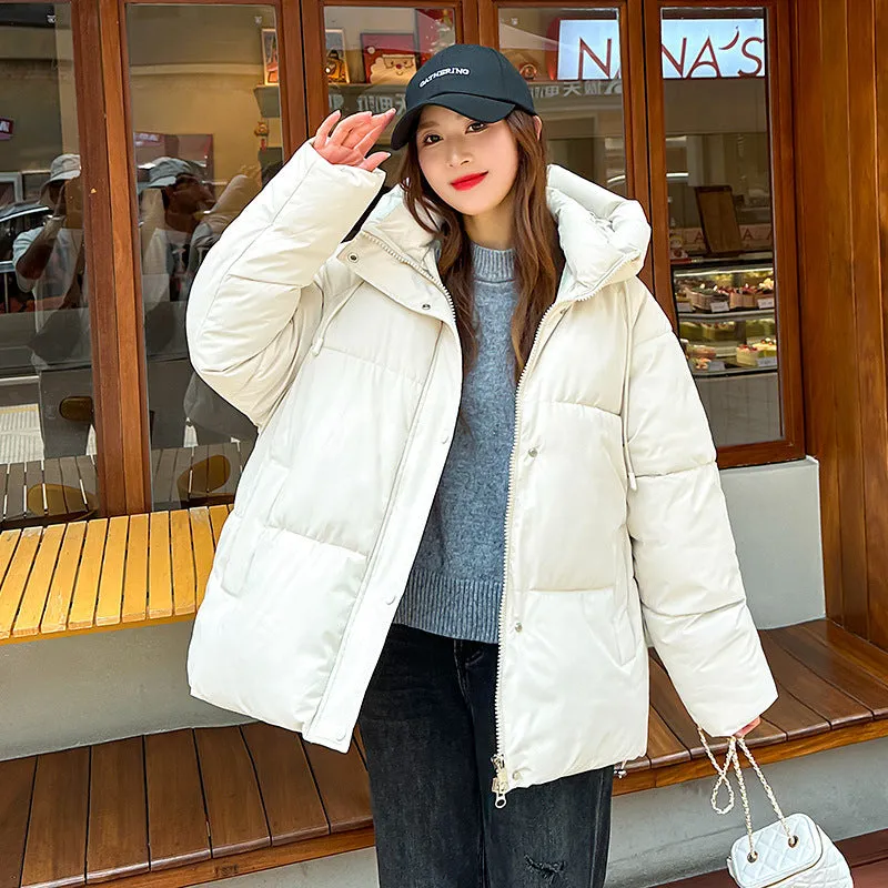 Stylish hooded puffer jacket for women with a relaxed-fit and zip-up closure