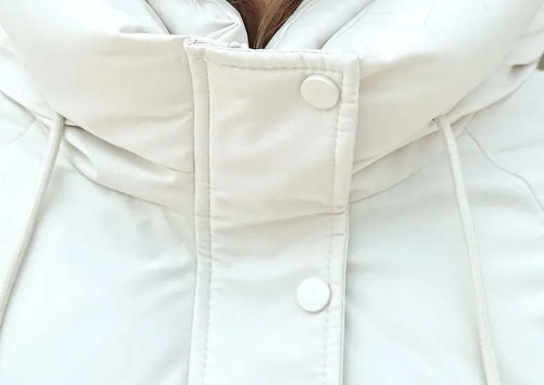 Stylish hooded puffer jacket for women with a relaxed-fit and zip-up closure