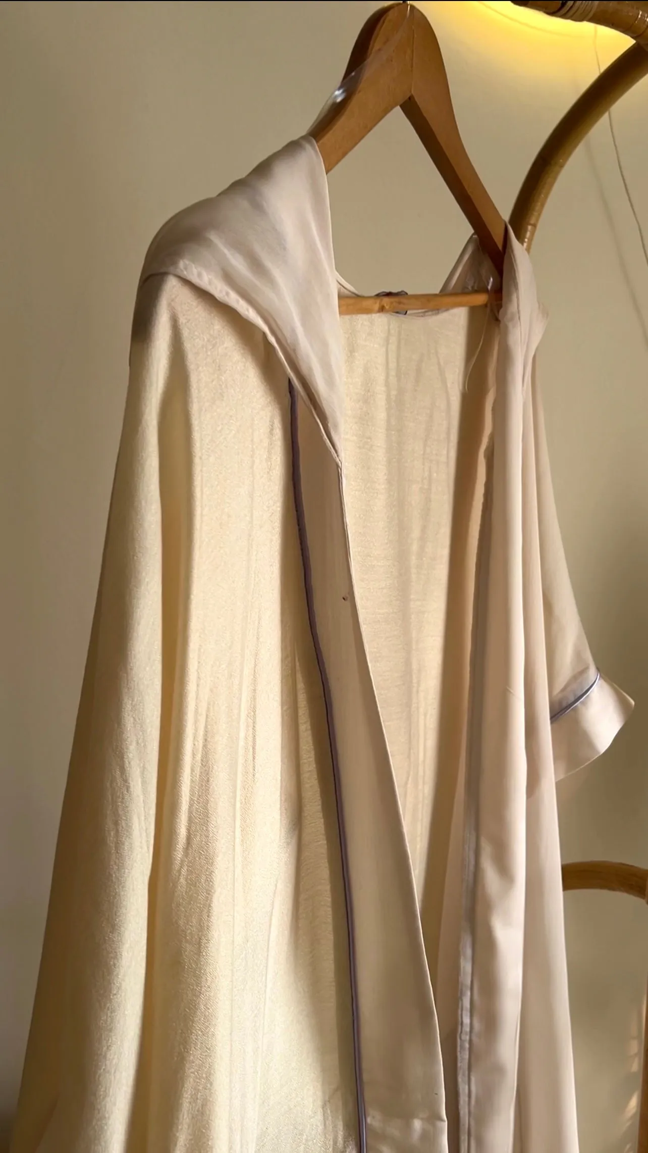 The Hooded Kaftan With Peacock Feathers Embroidery