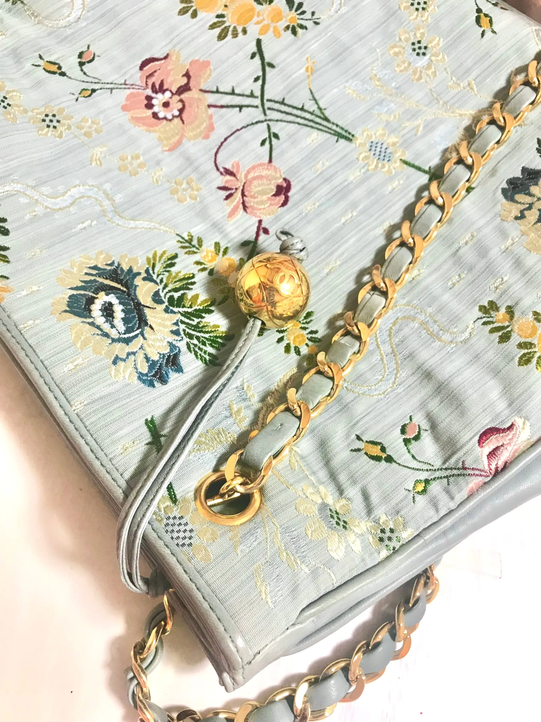 Vintage CHANEL Japanese kimono design jacquard fabric and blue leathers shoulder bag with golden CC charm. One-of-a-kind purse. 0405031re3