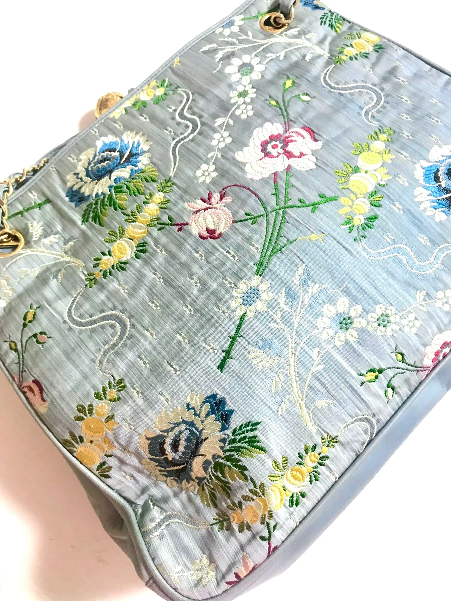 Vintage CHANEL Japanese kimono design jacquard fabric and blue leathers shoulder bag with golden CC charm. One-of-a-kind purse. 0405031re3