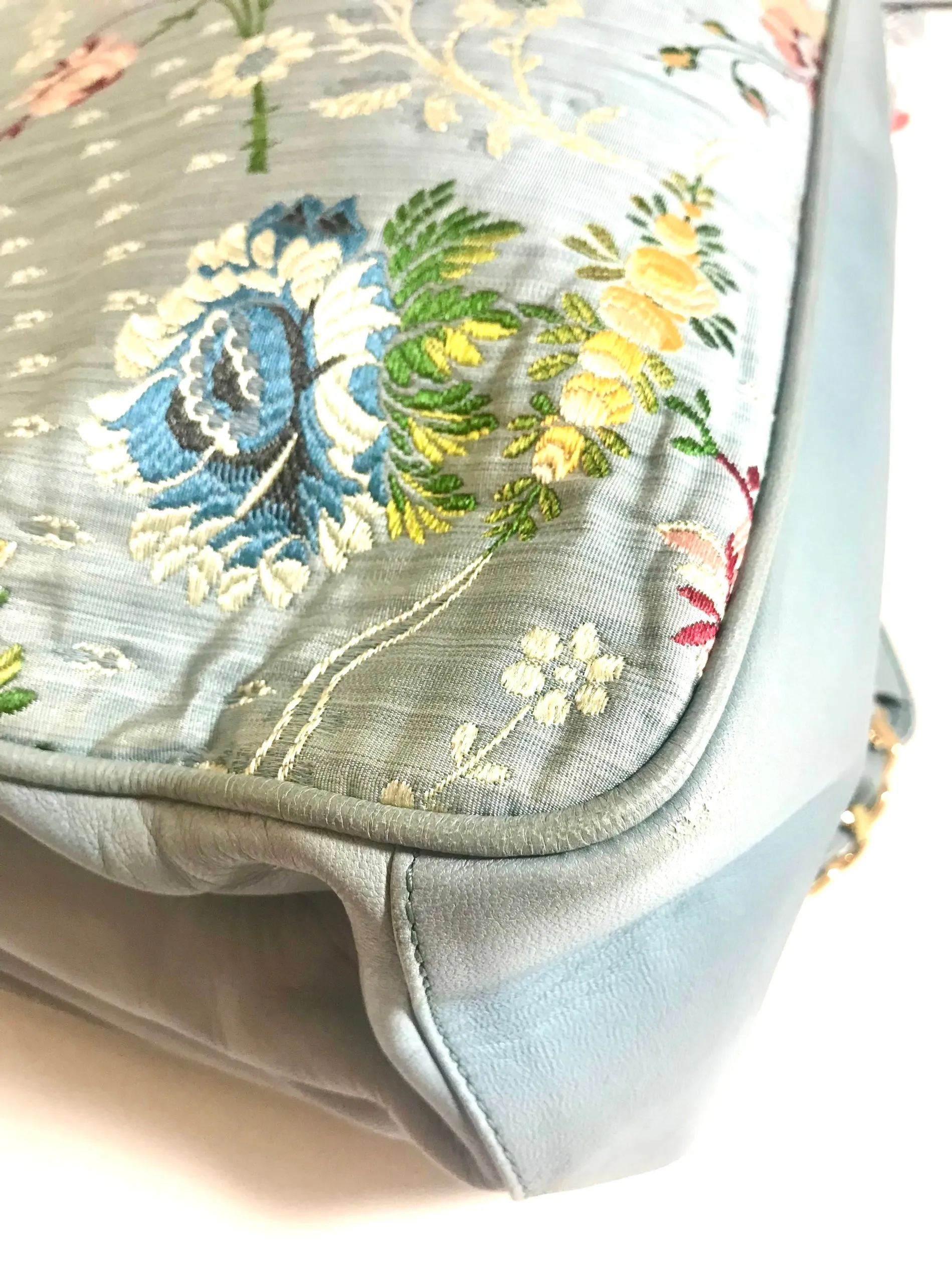Vintage CHANEL Japanese kimono design jacquard fabric and blue leathers shoulder bag with golden CC charm. One-of-a-kind purse. 0405031re3