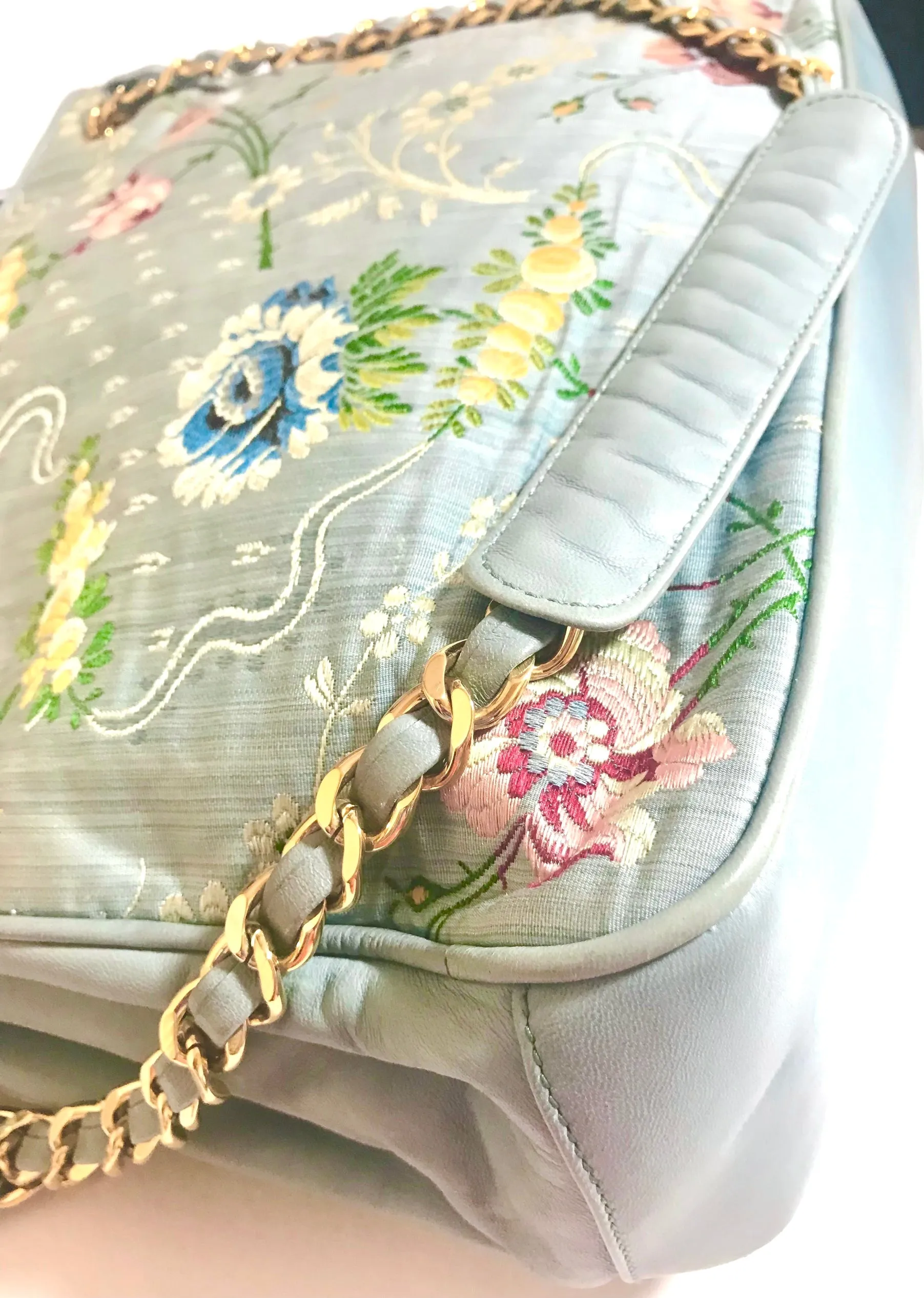 Vintage CHANEL Japanese kimono design jacquard fabric and blue leathers shoulder bag with golden CC charm. One-of-a-kind purse. 0405031re3