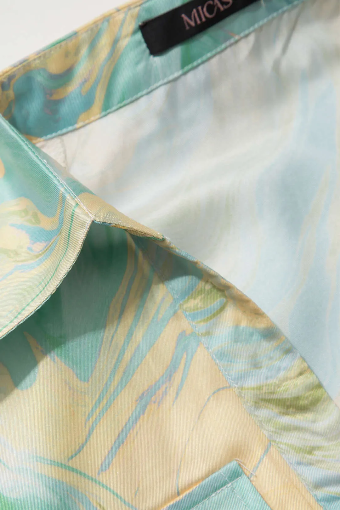 Wilderose - Elegant Marble Print Woman's Crop Shirt