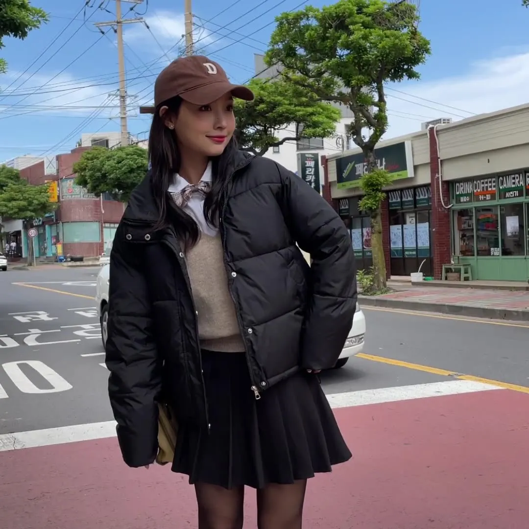 Women's Quilted Puffer Jacket with Windproof Features and Slash Pockets