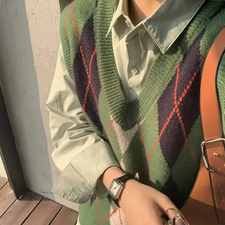 Y2K Aesthetic Knit Vest with Argyle Pattern and V-Neckline